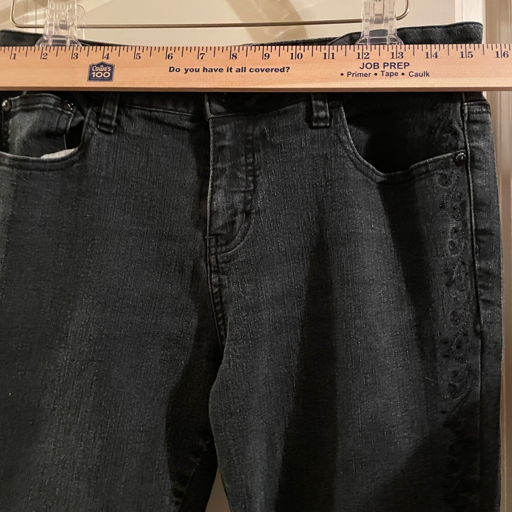 ROZ & ALI Black Bootcut Mid Rise
Stretchy Jeans W sequins/embroidery
Petite 12 - Picture 14 of 14